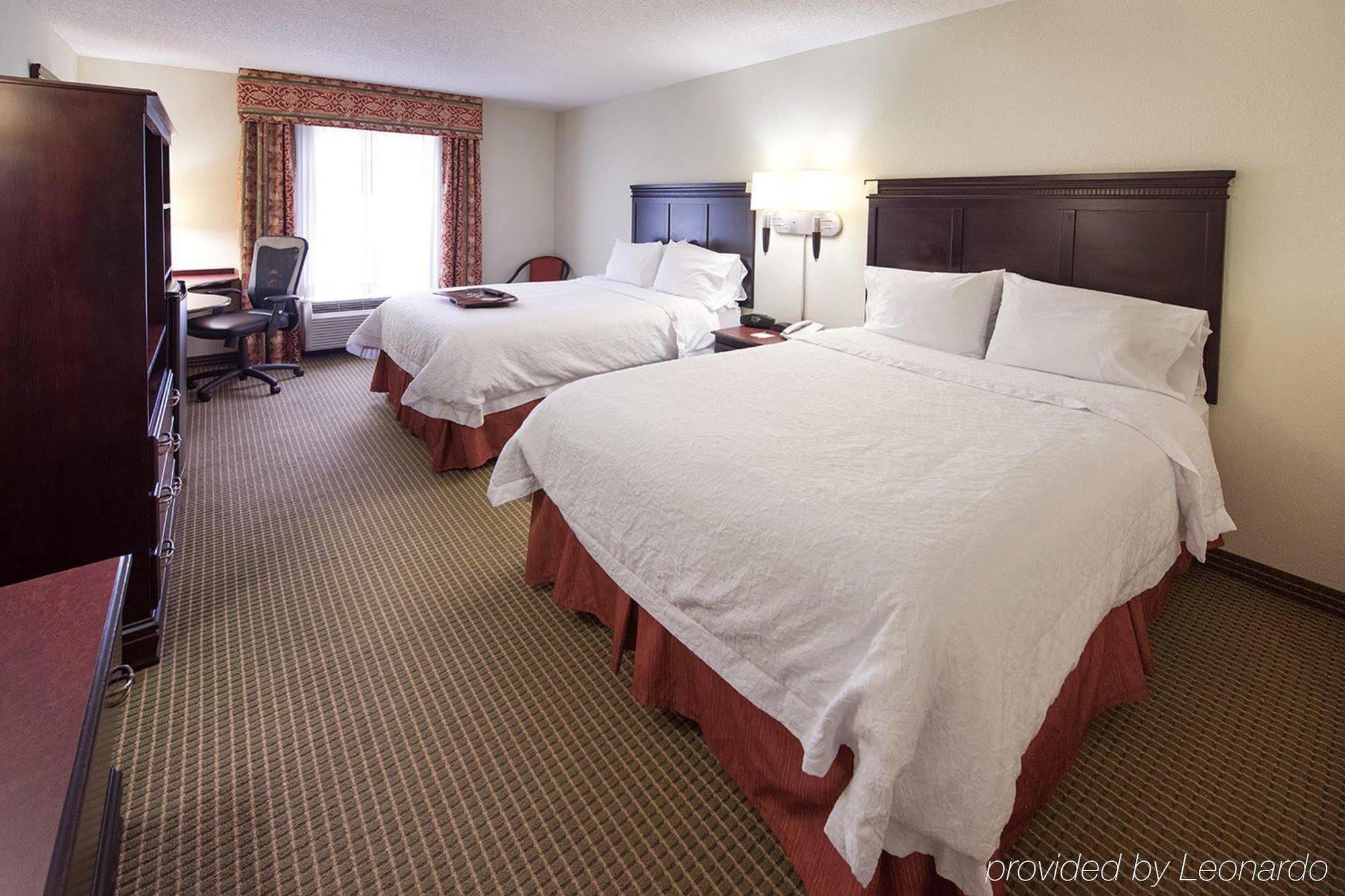 Hampton Inn Fayetteville Exterior photo