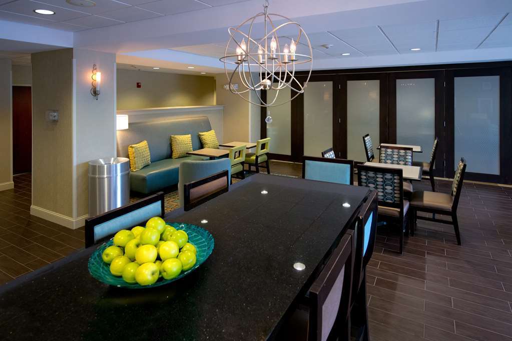 Hampton Inn Fayetteville Interior photo