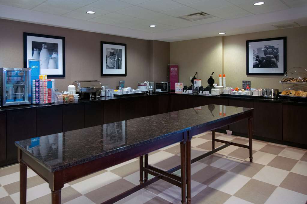 Hampton Inn Fayetteville Restaurant photo