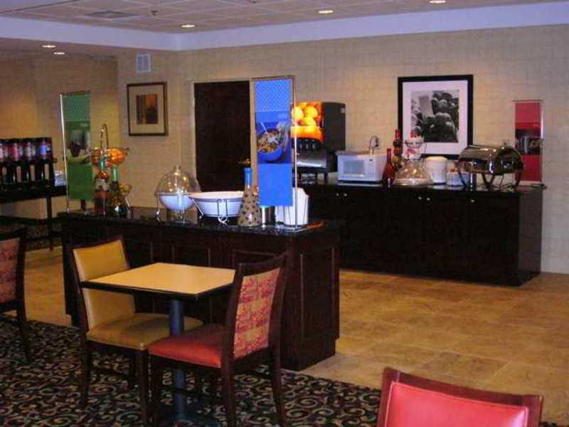 Hampton Inn Fayetteville Restaurant photo
