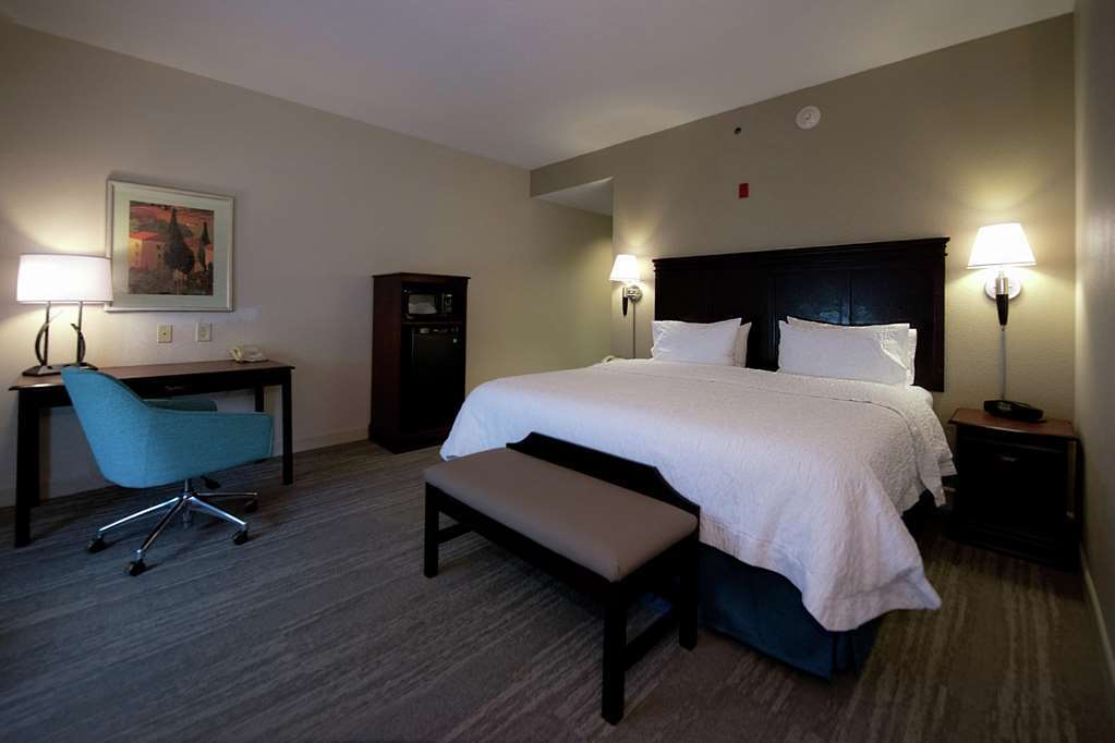 Hampton Inn Fayetteville Room photo